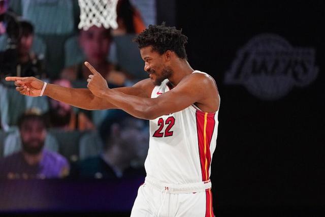 文班亚马25+7+9库里14分 马刺17分逆转胜勇士