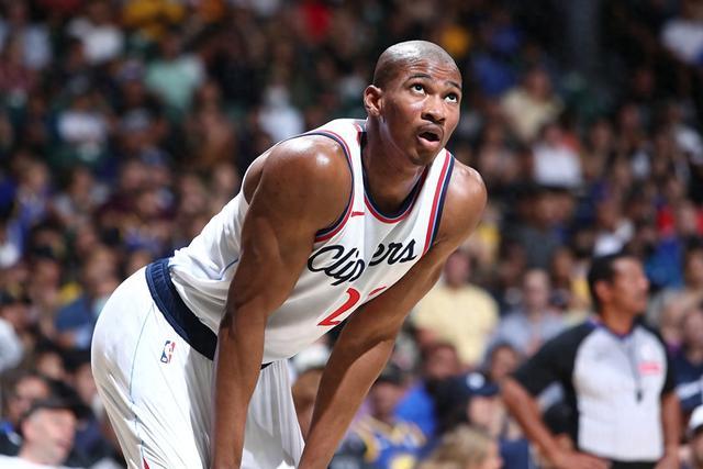 文班25+9马刺大胜爵士 布克40分太阳逆转快船