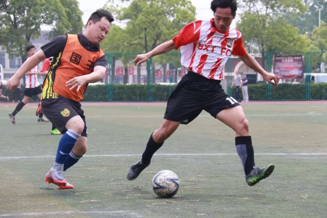 羽毛球亚锦赛：石宇奇男单登顶 国羽两冠两亚收官